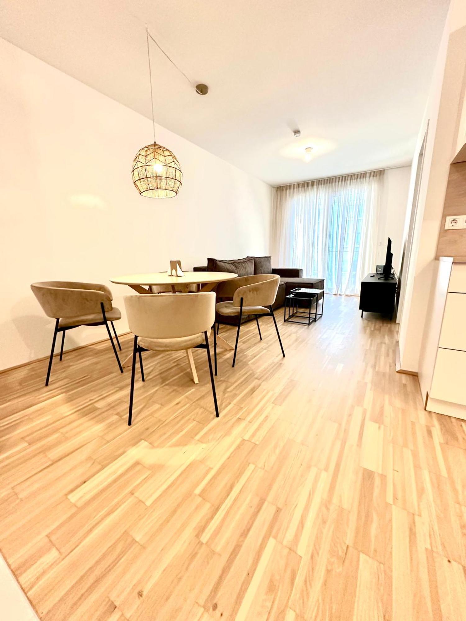 Coho City Apartments Mit Hauseigener Tiefgarage Виена Екстериор снимка