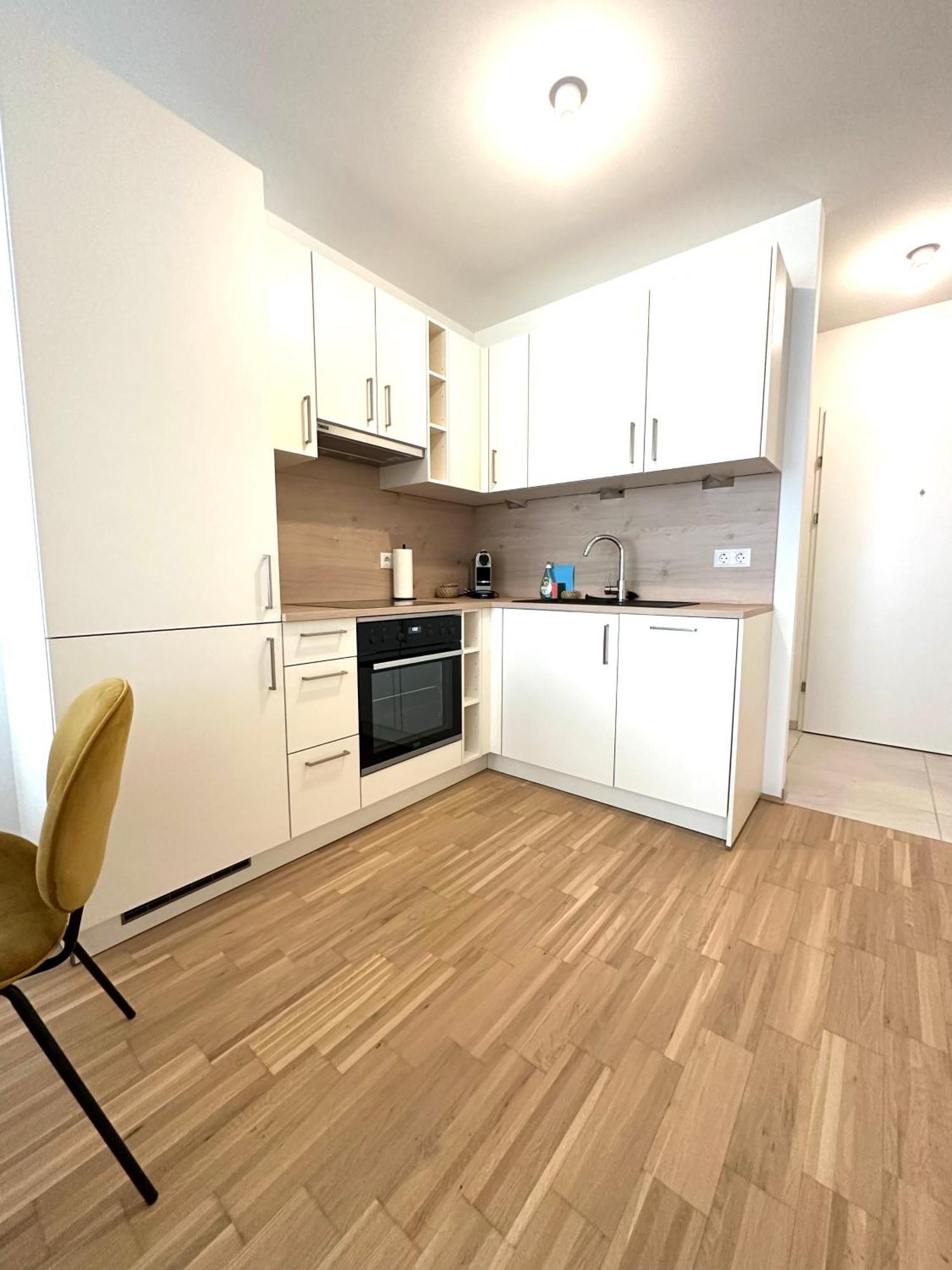 Coho City Apartments Mit Hauseigener Tiefgarage Виена Екстериор снимка