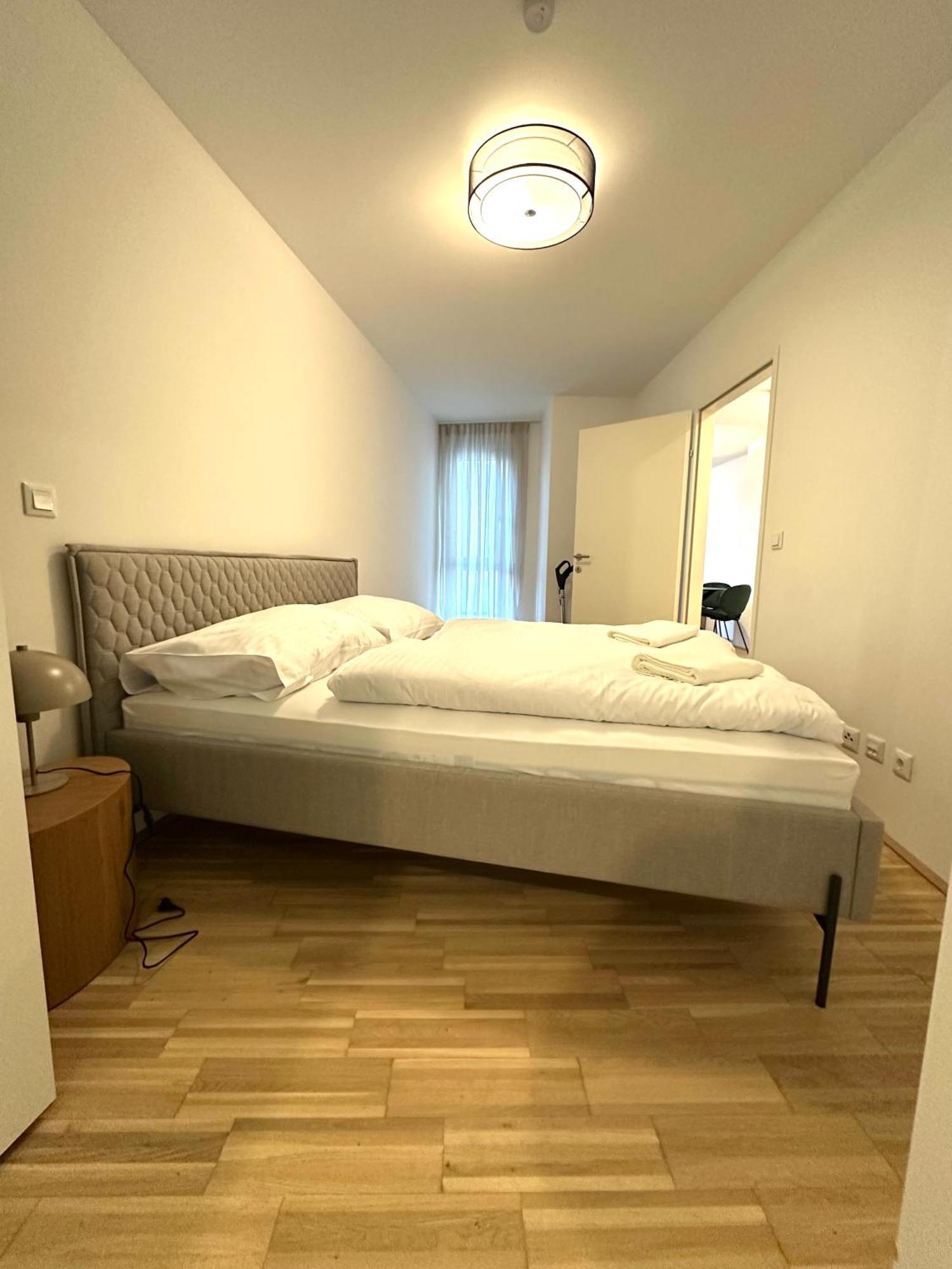 Coho City Apartments Mit Hauseigener Tiefgarage Виена Екстериор снимка