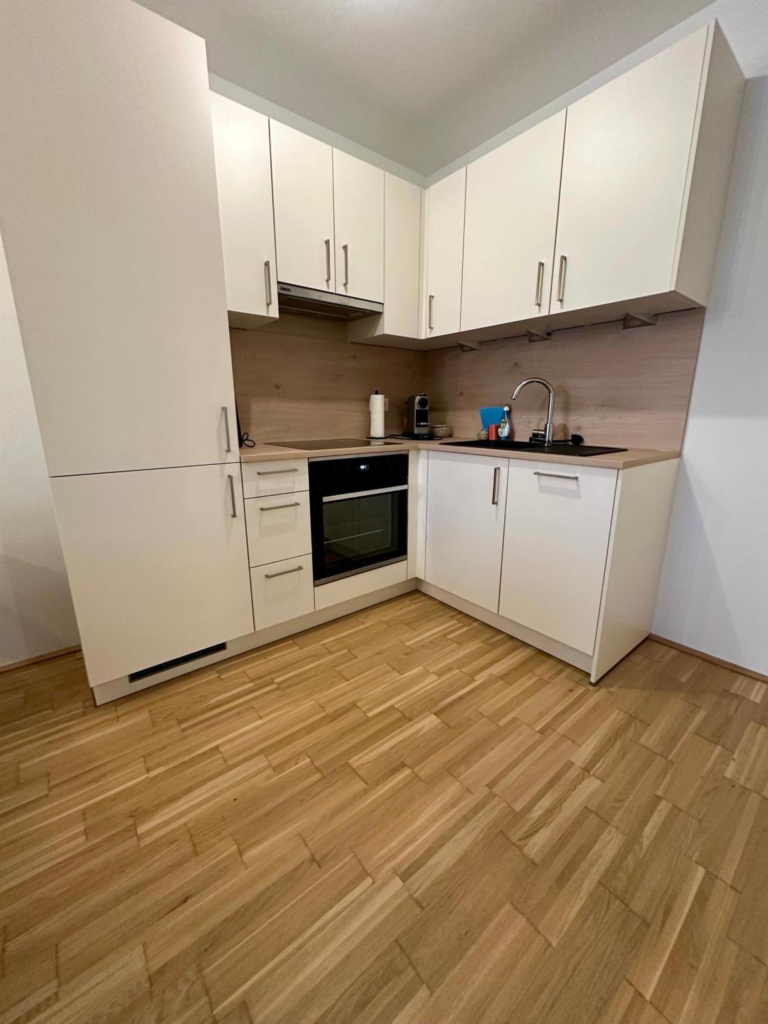 Coho City Apartments Mit Hauseigener Tiefgarage Виена Екстериор снимка