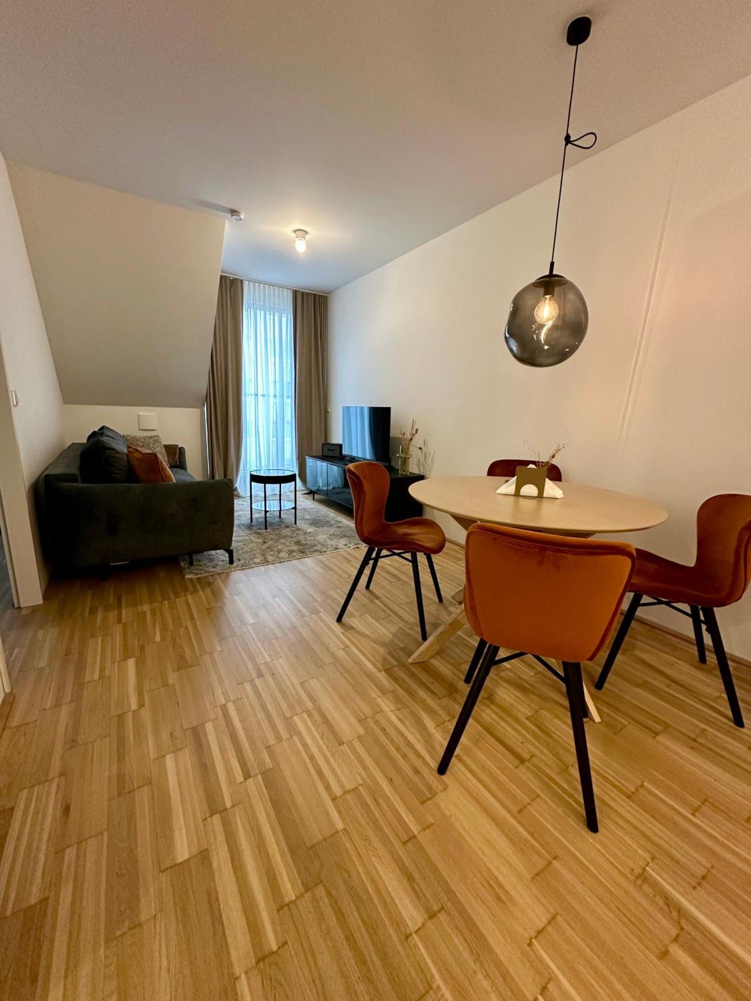 Coho City Apartments Mit Hauseigener Tiefgarage Виена Екстериор снимка