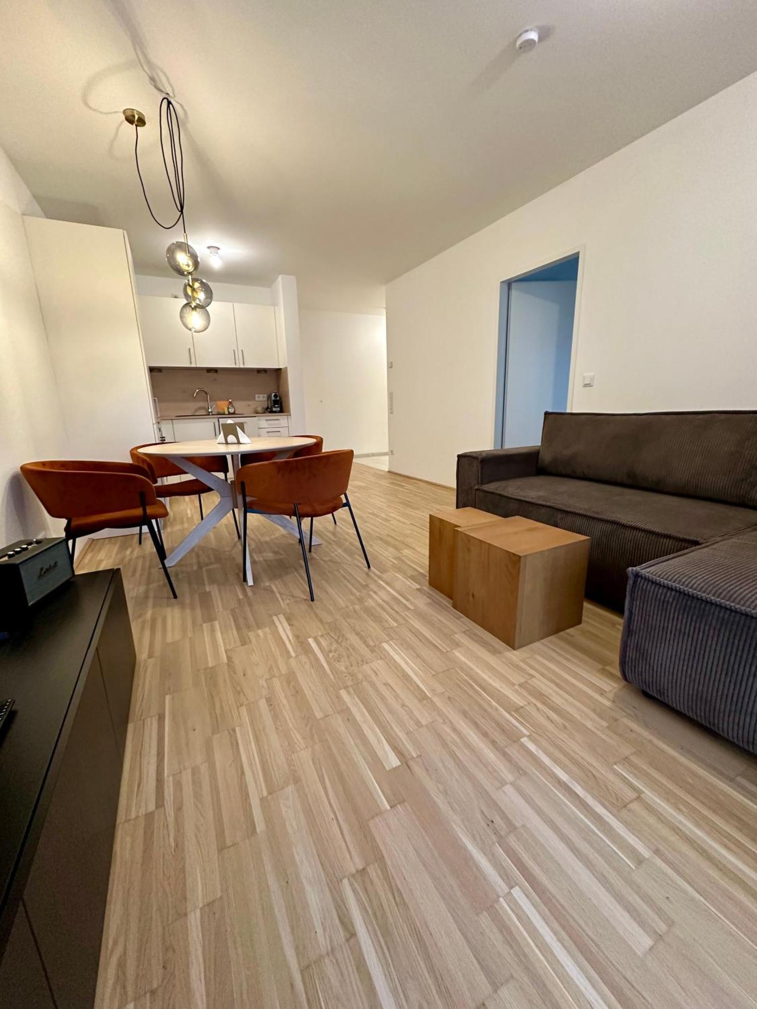 Coho City Apartments Mit Hauseigener Tiefgarage Виена Екстериор снимка