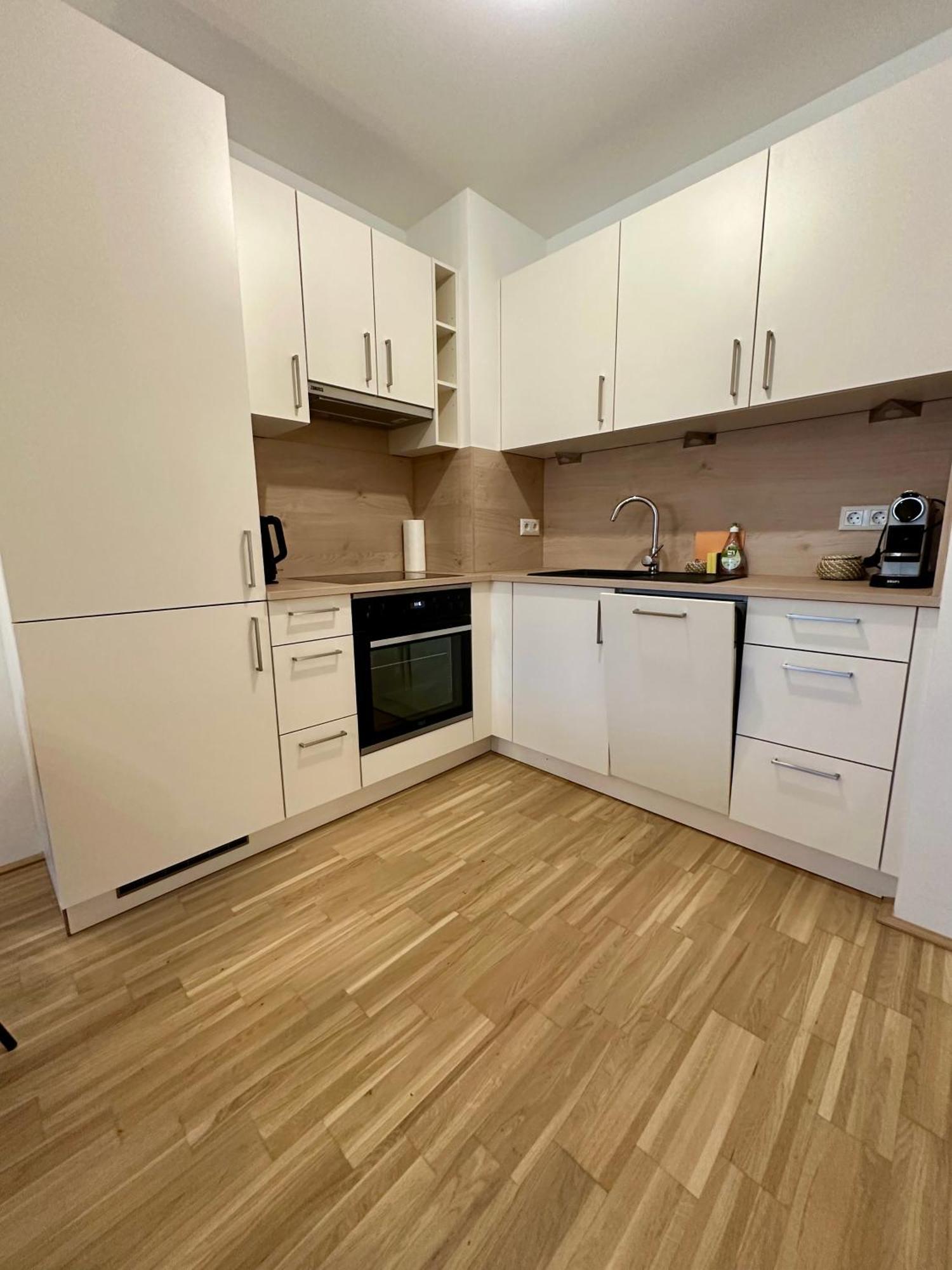 Coho City Apartments Mit Hauseigener Tiefgarage Виена Екстериор снимка
