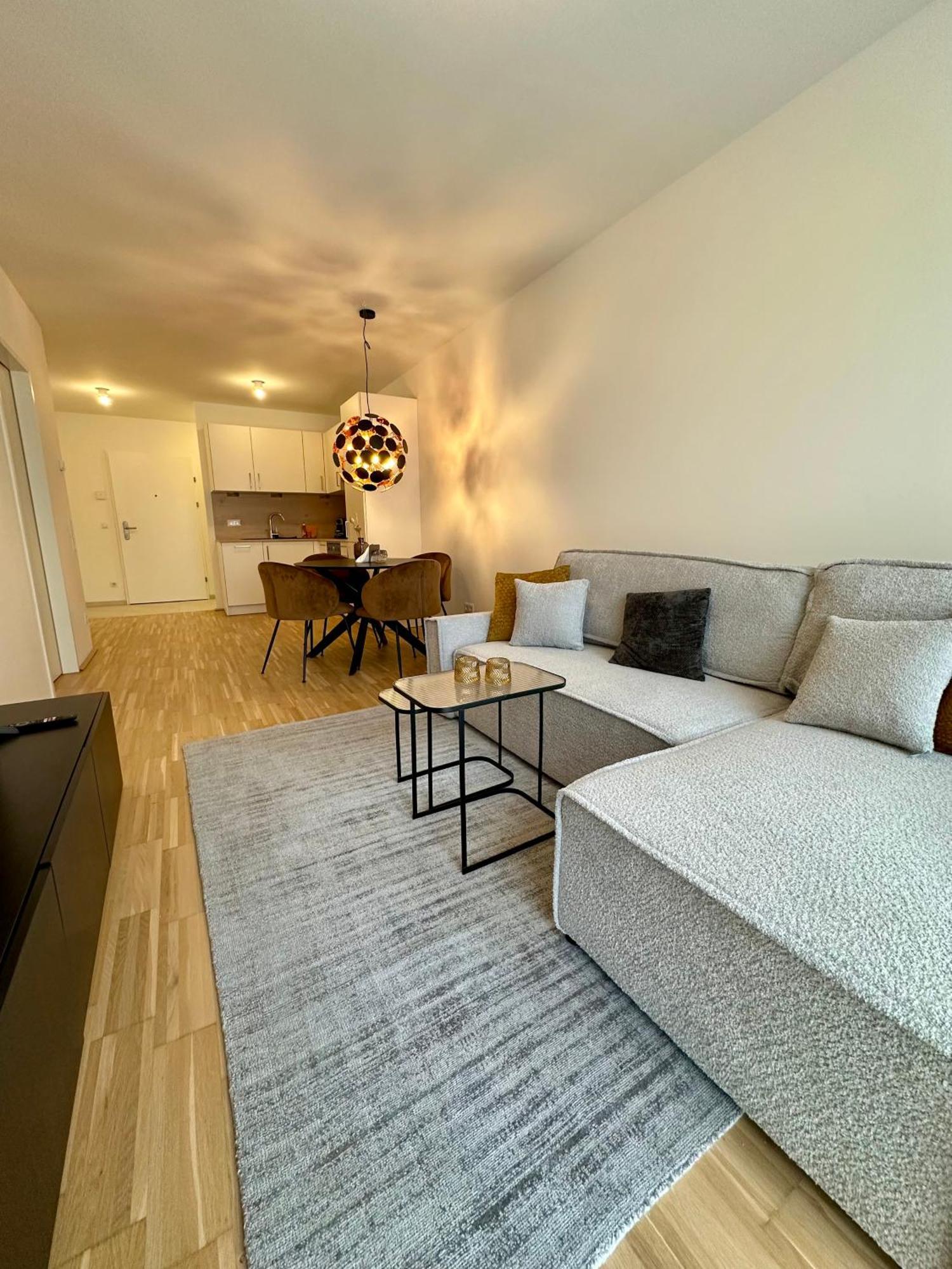 Coho City Apartments Mit Hauseigener Tiefgarage Виена Екстериор снимка