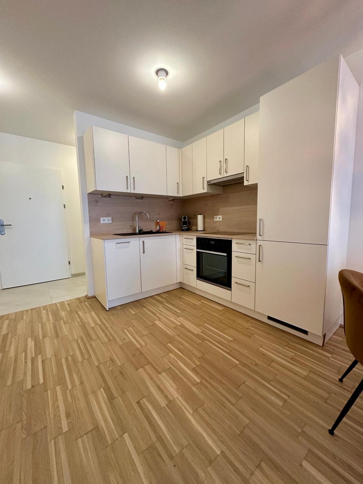 Coho City Apartments Mit Hauseigener Tiefgarage Виена Екстериор снимка