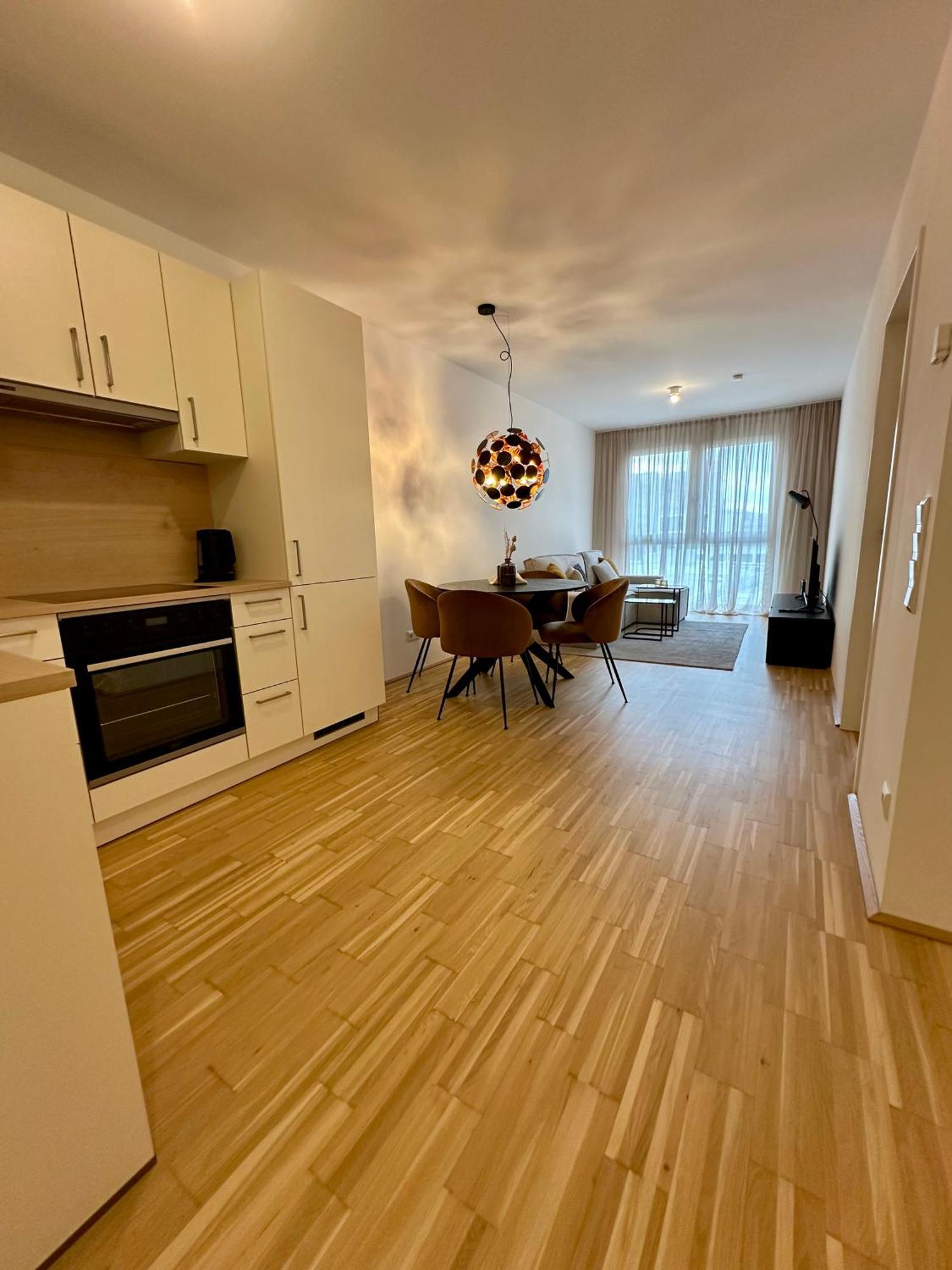 Coho City Apartments Mit Hauseigener Tiefgarage Виена Екстериор снимка