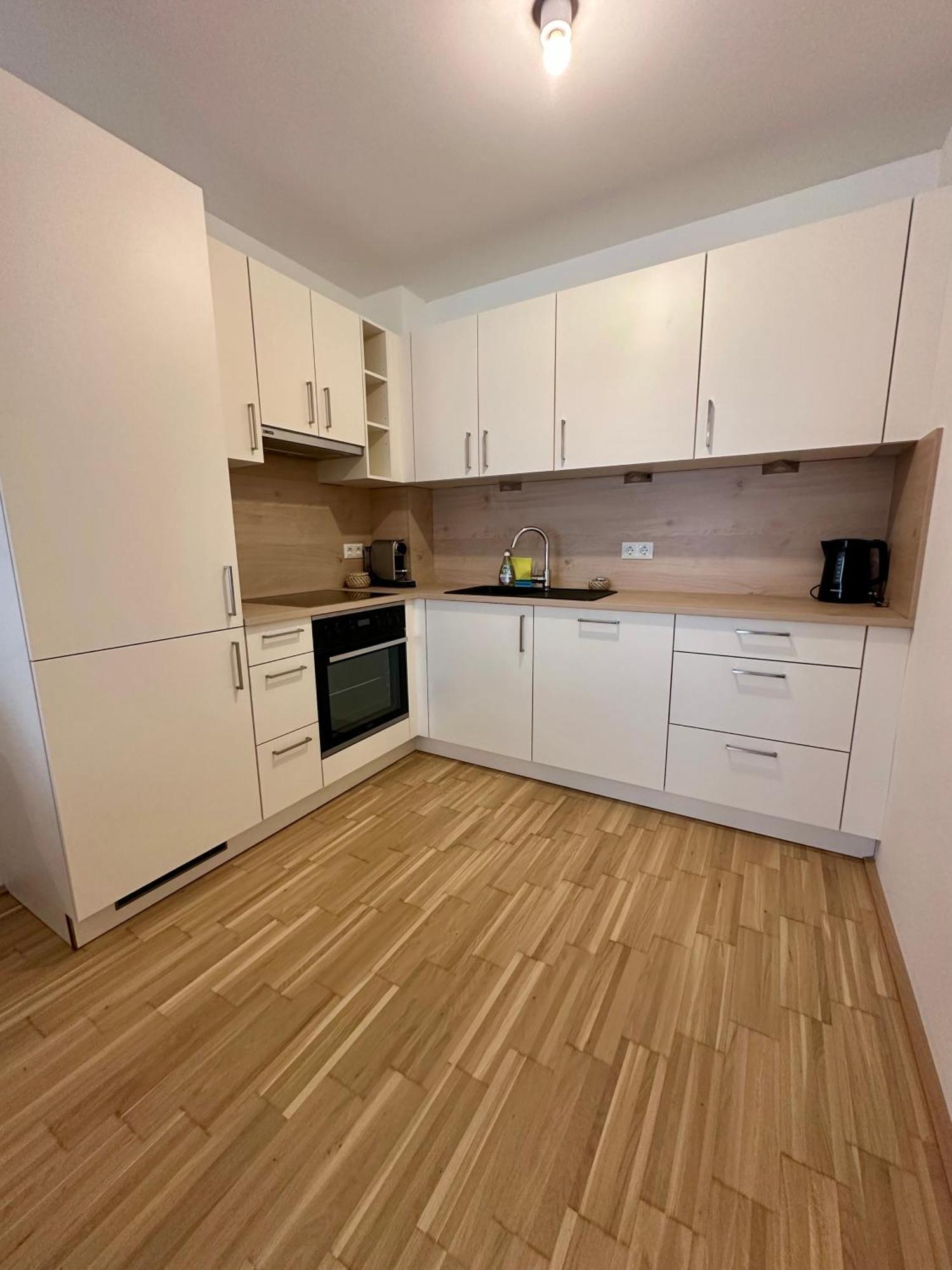 Coho City Apartments Mit Hauseigener Tiefgarage Виена Екстериор снимка